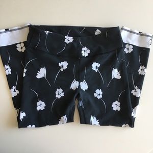 🐧White Flower Print Leggings🐧